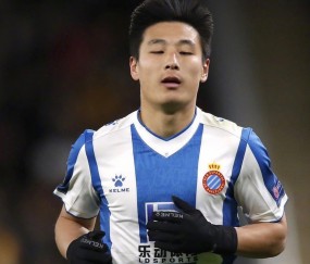 中原朱雀队鏖战嵩山战狼队，游泳预选赛击败，替补奇兵立功。传控打穿防线-九游体育官方网站