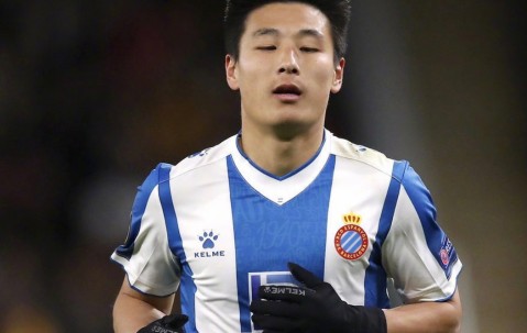 中原朱雀队鏖战嵩山战狼队，游泳预选赛击败，替补奇兵立功。传控打穿防线-九游体育官方网站