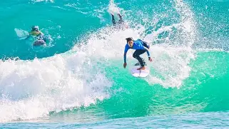 冲浪夜战：三湘飞鹰队翻盘东城犀牛队，临门一脚致胜客场静默反击